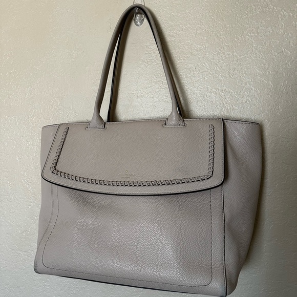 Kate Spade -Large handbag with matching wallet. Kept is duster bag - Picture 9 of 10